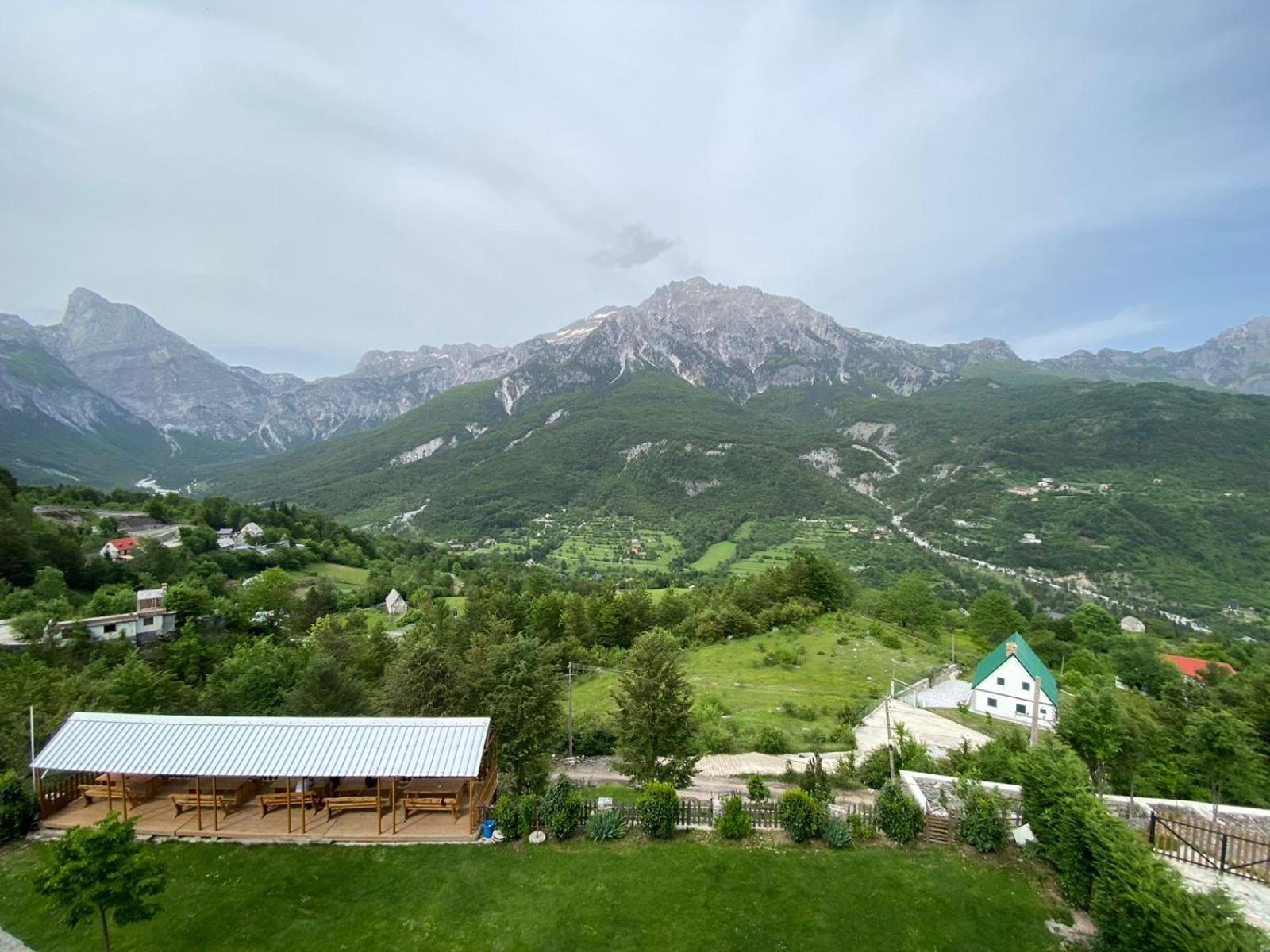 Hotel Vellezrit Guri Theth Kültér fotó