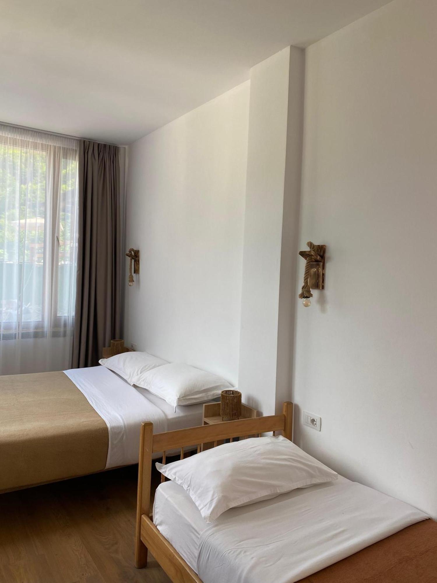 Hotel Vellezrit Guri Theth Kültér fotó